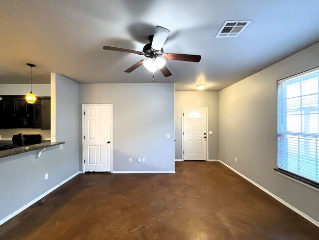 Foto del edificio - 1858 Cypress Ln