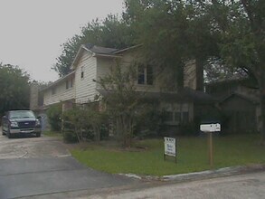 Building Photo - 10823 Sugar Hill Dr