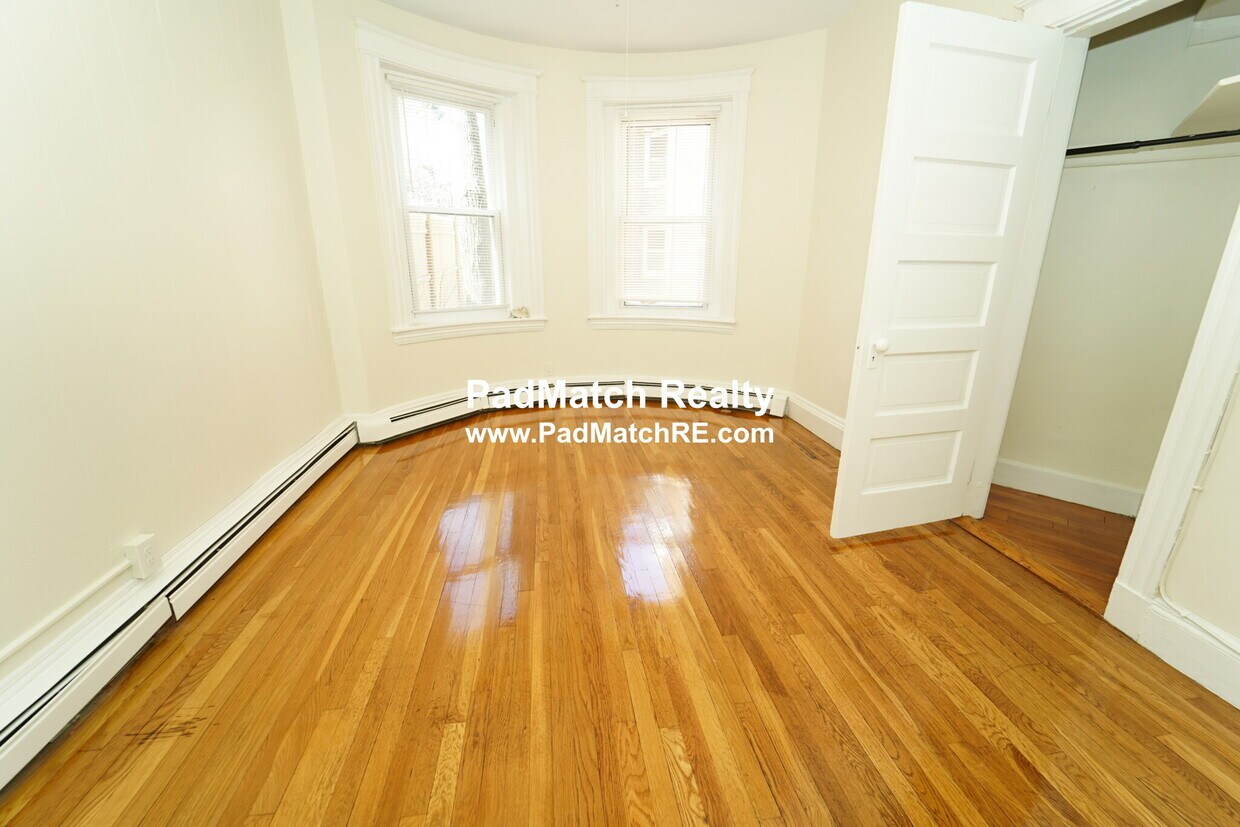Primary Photo - 208 Winthrop Rd