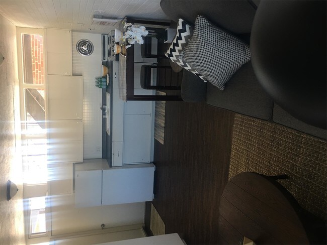 Foto del edificio - 1701 W 35th St
