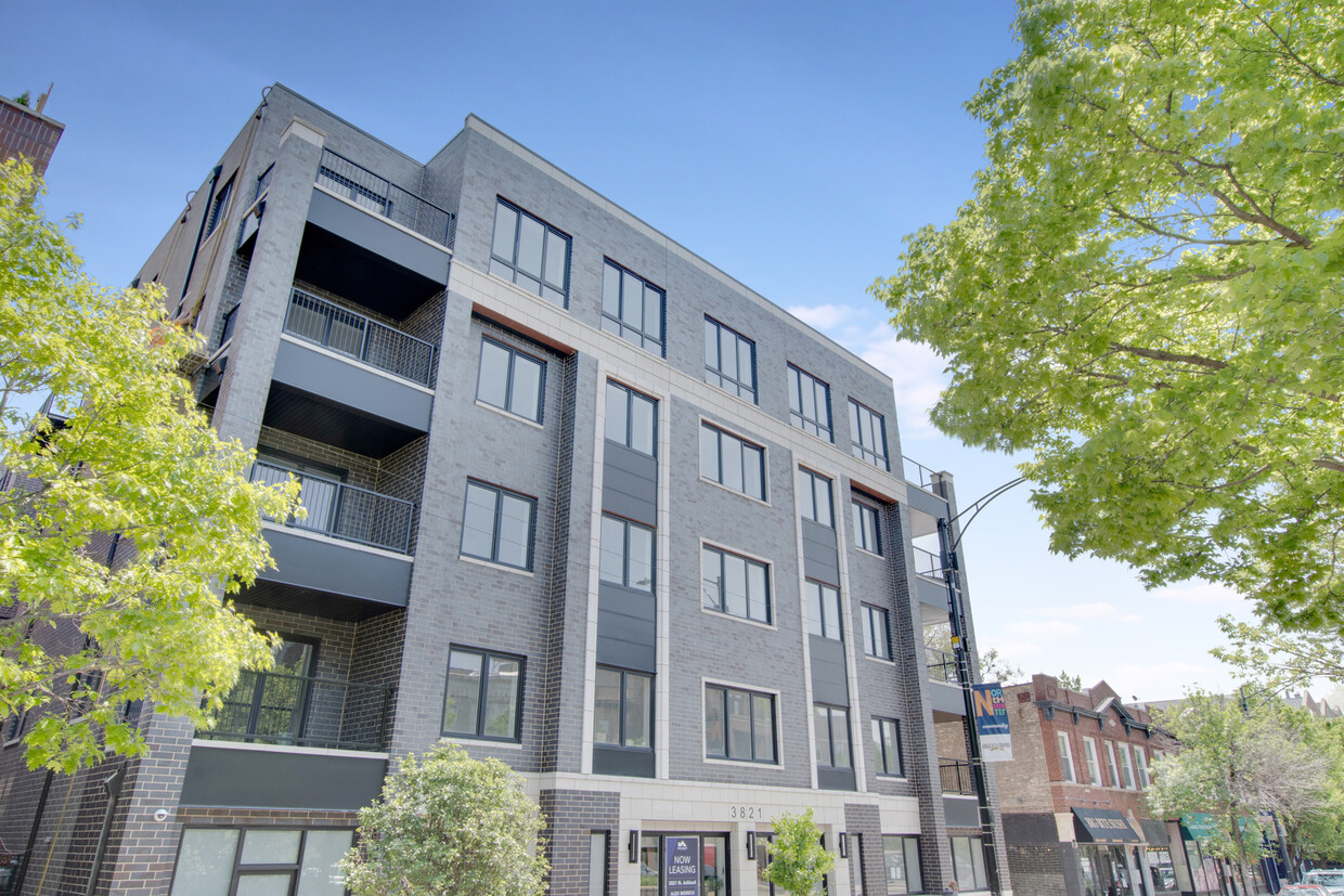 Primary Photo - 3821 N Ashland Ave