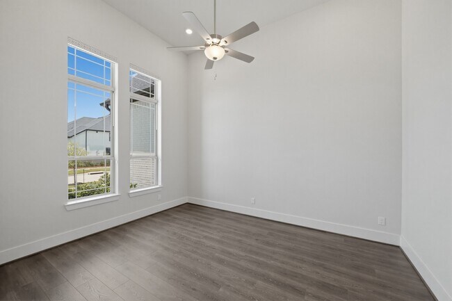 Building Photo - 2030 Highland Moss Rd