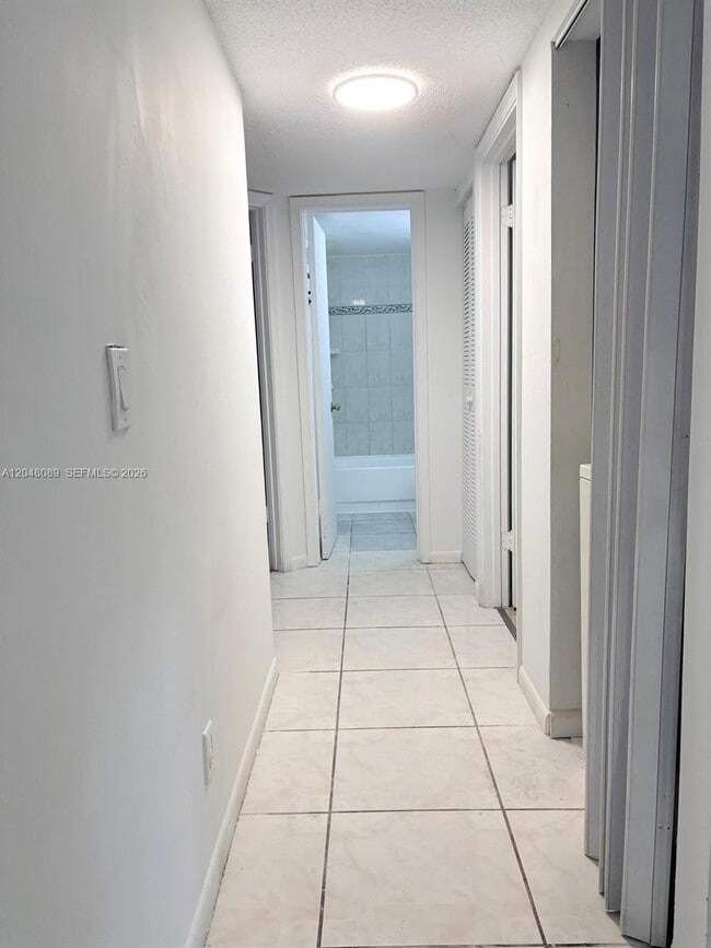 Foto del edificio - 8305 Royal Palm Blvd