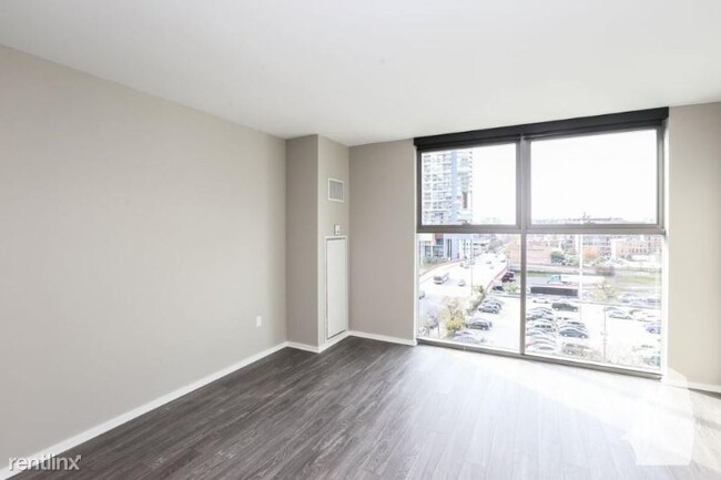 Building Photo - 118 N Desplaines St