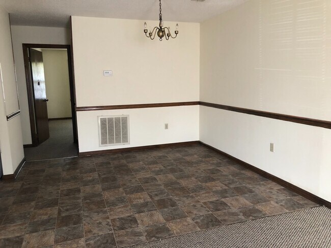 Building Photo - 18 Woodcreek Way