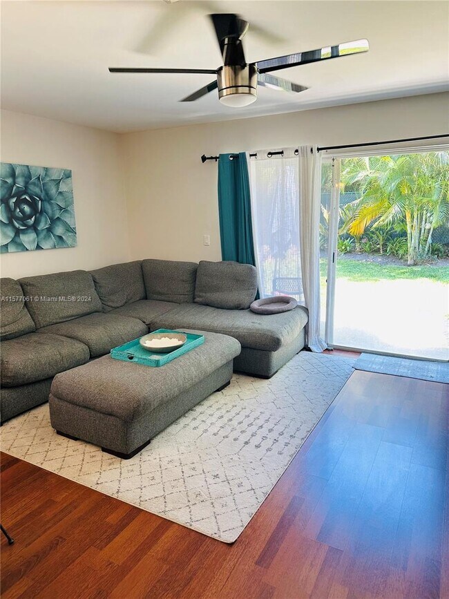 Foto del edificio - 9770 Kamena Cir