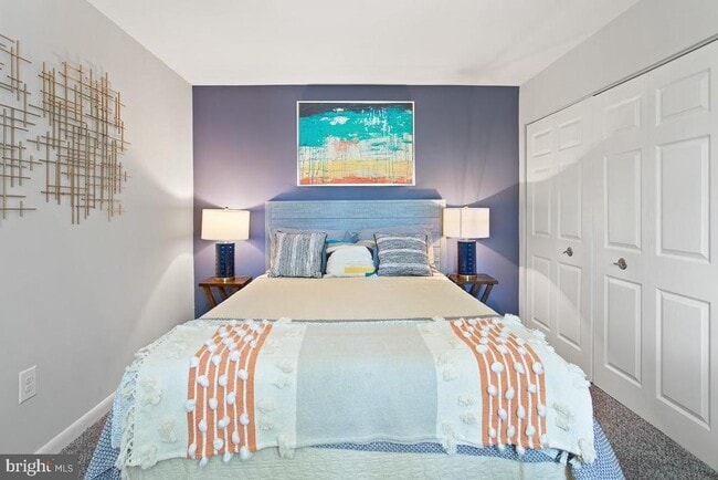 Building Photo - 9220 Old Lantern Way