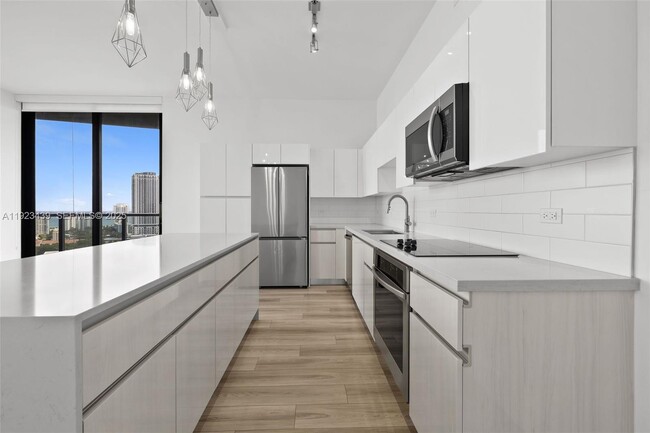 Foto del edificio - 101 Diplomat Pkwy