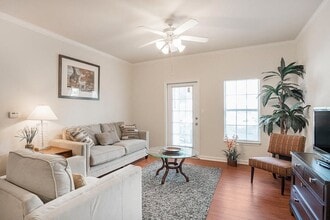 Building Photo - Greenbrier Estates Apartments