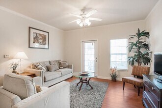 Building Photo - Greenbrier Estates Apartments