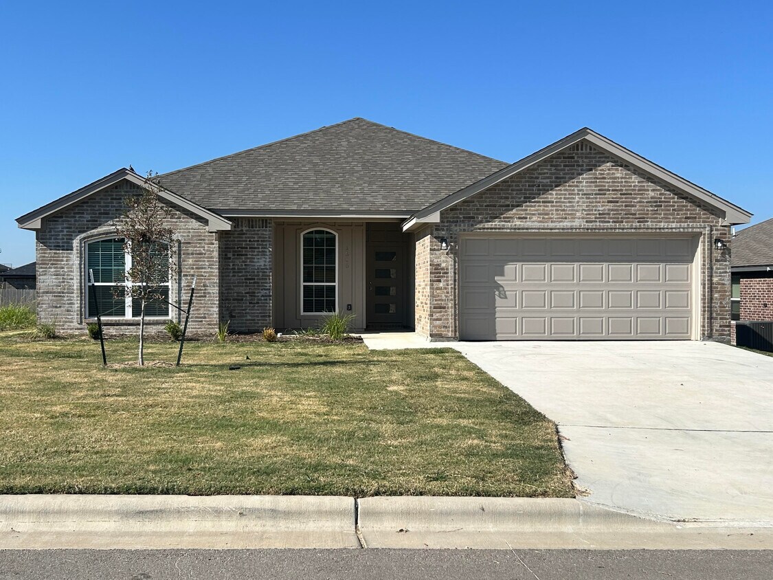 Primary Photo - 1306 Campbelton Dr