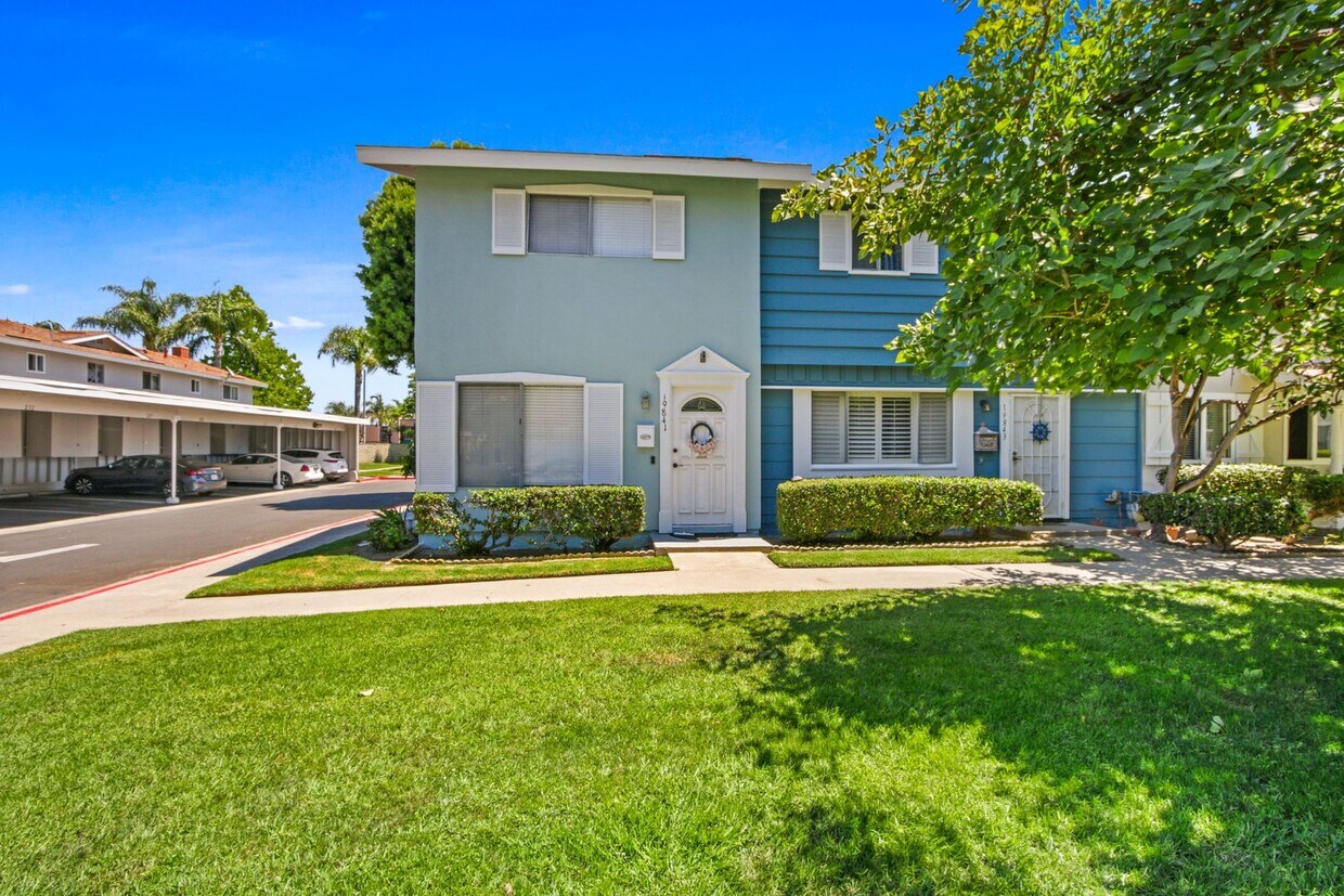 Foto principal - Live the Coastal Dream in Huntington Beach...