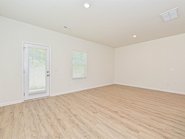Foto del edificio - 1725 E Cloaninger Ave