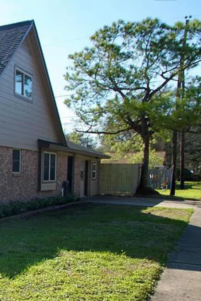 Private access/parking - 1808 Marlock Ln