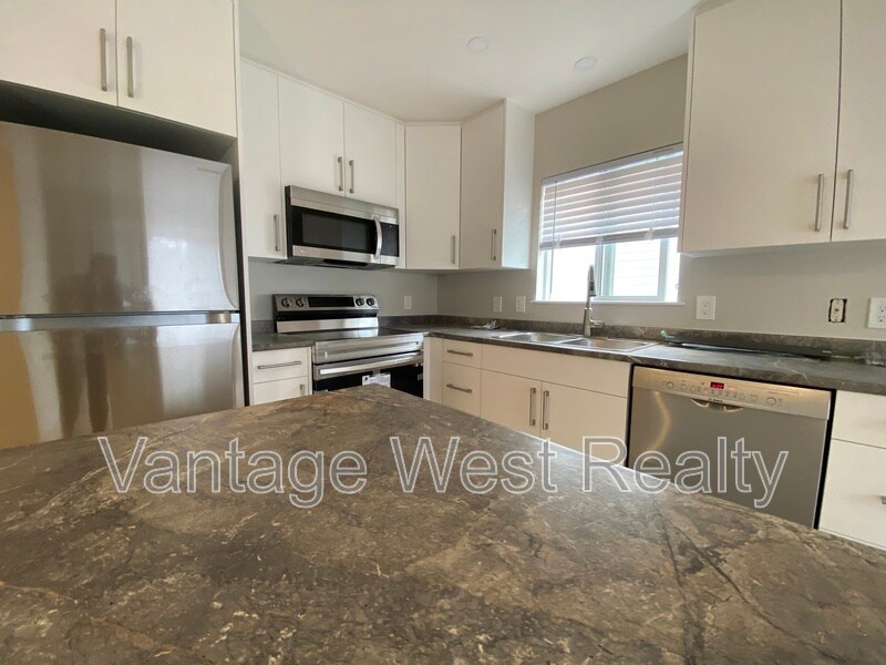 Photo principale - 1390 Highland Dr S