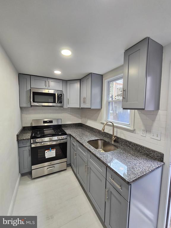 Foto del edificio - 3173 Salmon St