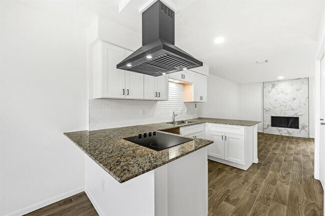 Building Photo - 13440 Castilian Dr