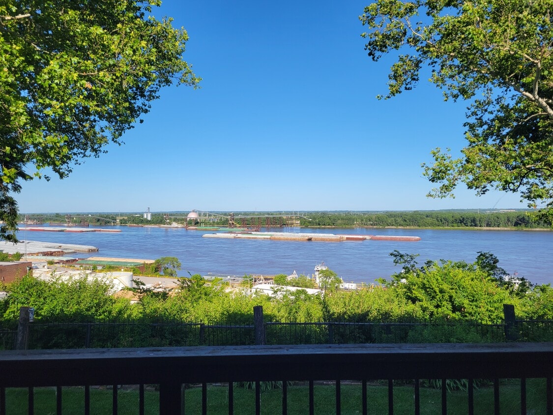 Mississippi River View from 2 Floors - 4534 Ohio St