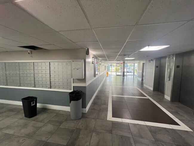 Foto del edificio - 700 NW 214th St