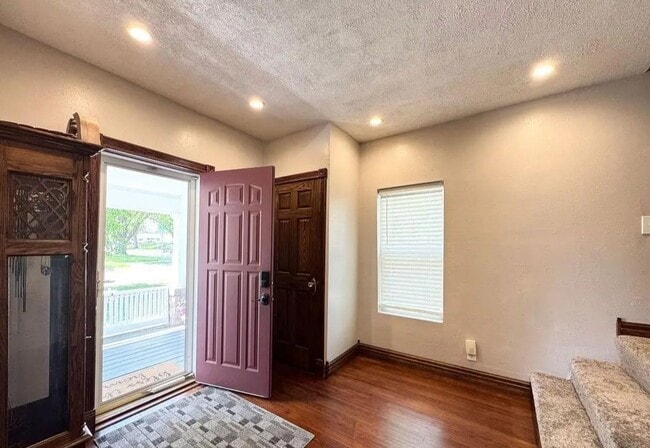 Building Photo - 4204 S 49th St