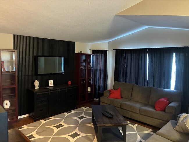 Photo du bâtiment - 9318-9130 AvenueUpper