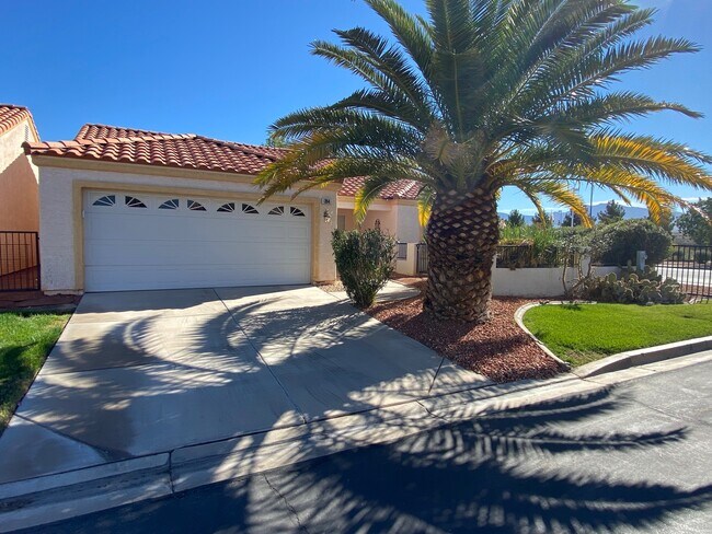 Front - 394 Thompson Dr