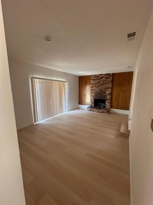 Foto del edificio - 2687 O'Donnell Dr
