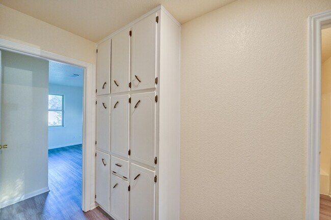 Building Photo - Viewable April 1st!  Small Pets Accepted!