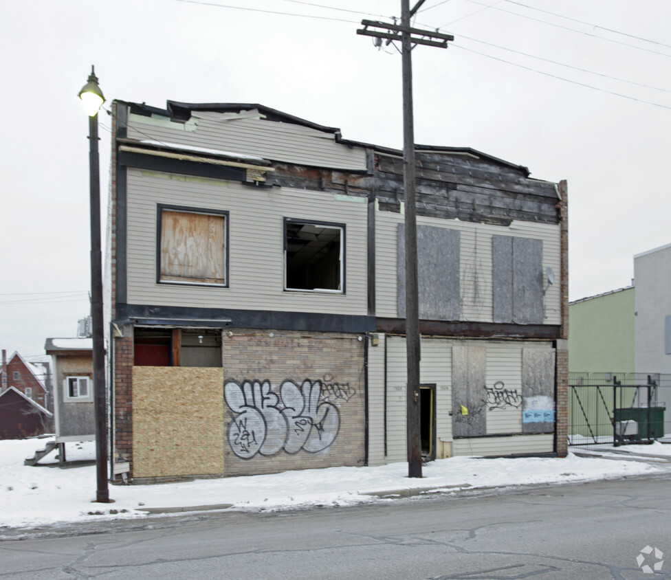 Building Photo - 7526-7528 Oakland St