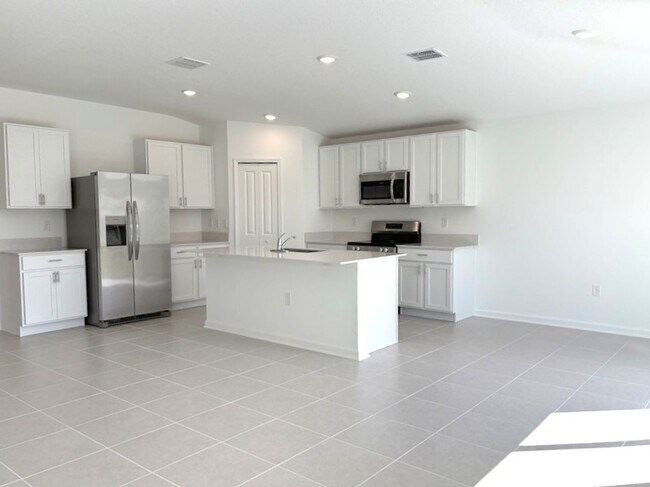 Foto del edificio - Brand New 4 Bedroom Home in Daytona Beach!
