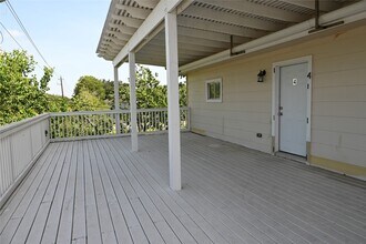 Building Photo - 510 Glen Cove Blvd