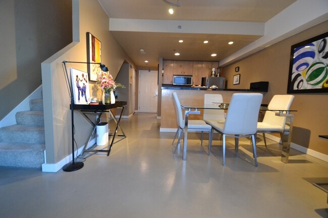 Building Photo - 2600 2nd Ave