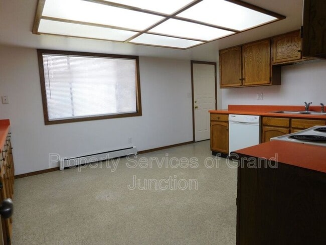 Building Photo - 568 Dawn Ct