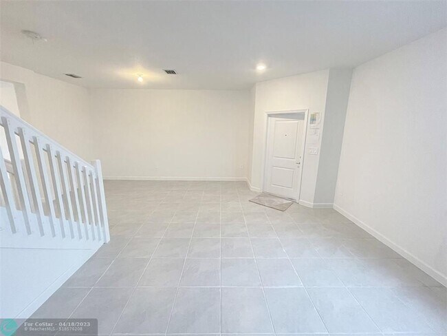 Foto del edificio - 2338 NW 125 St