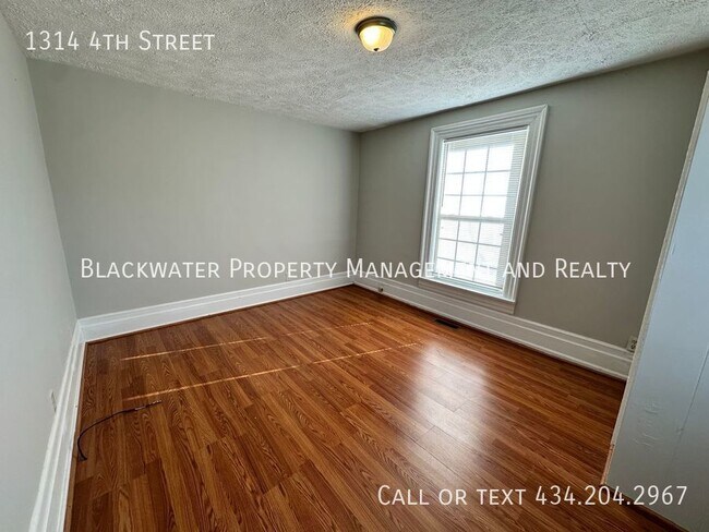 Building Photo - Two Bedroom Duplex in the Heart of Lynchburg