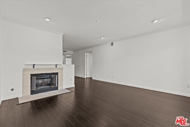Building Photo - 1212 Ocean Park Blvd