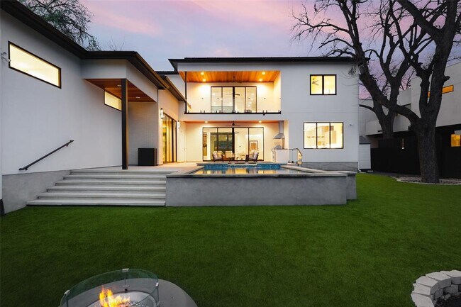Building Photo - 1118 Mariposa Dr
