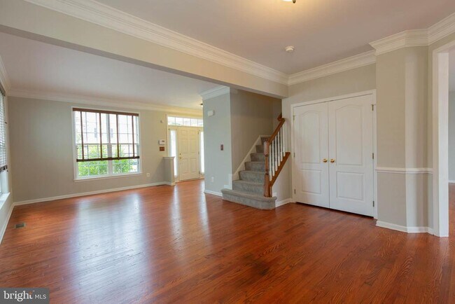 Building Photo - 305 Lewisburg Ln