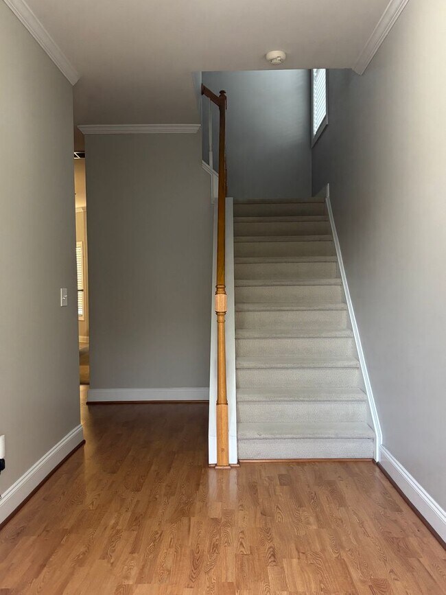 Foto del edificio - AVAILABLE NOW! End-Unit Townhouse in Pennington Square