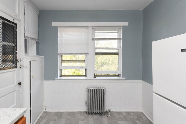 Building Photo - 4649.5 N Elston Ave