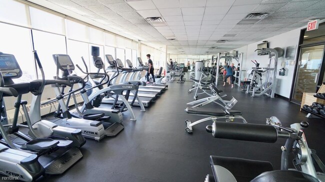 Foto del edificio - 1 br, 1 bath  - 1550 3rd Ave E