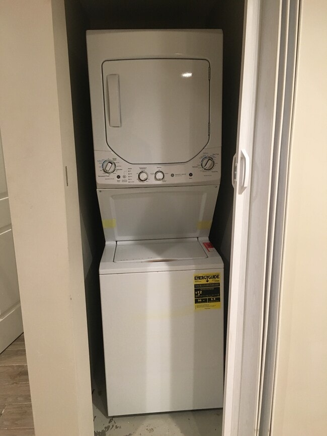 Washer/Dryer - 868 Bellevue St SE