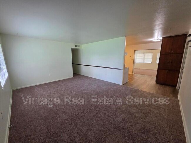 Building Photo - 1103 N Crystal Terrace
