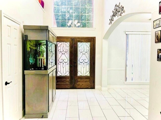 Foto del edificio - 5902 Crestford Park Ln