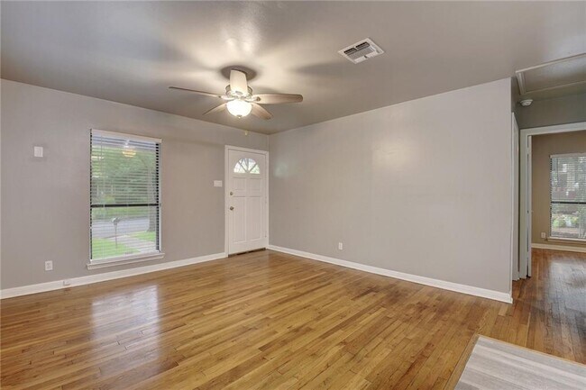 Foto del edificio - 3306 Hemlock Ave