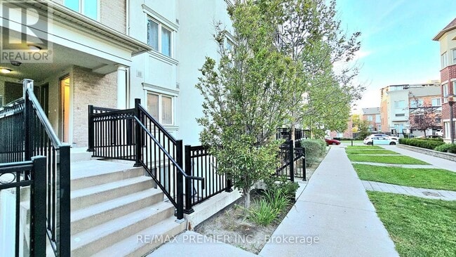 Building Photo - 19 Coneflower Cres