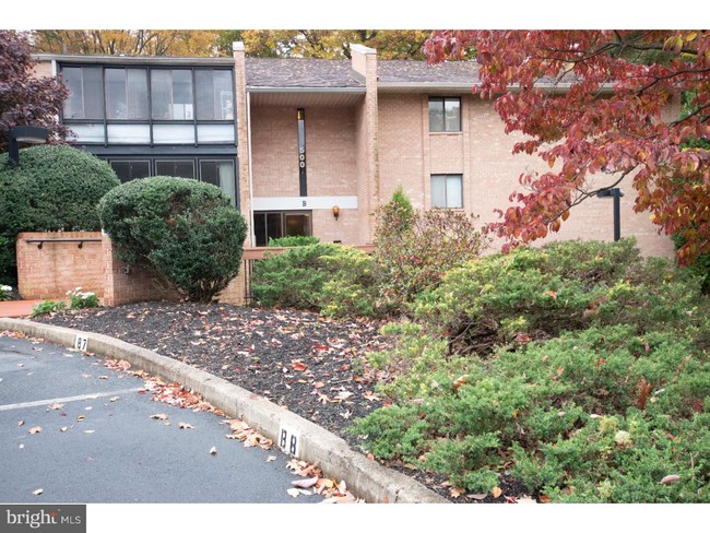 Building Photo - 500 N Lemon St