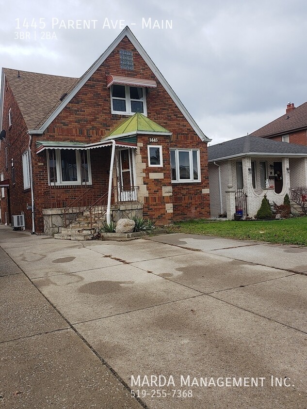 Primary Photo - 3 BEDROOM 2 BATH HOME W/ BASEMENT