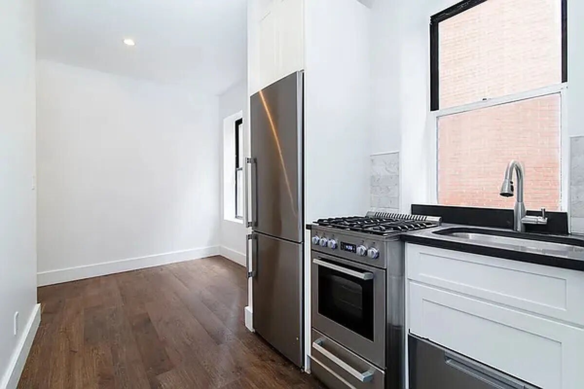 Primary Photo - 207 Madison Street