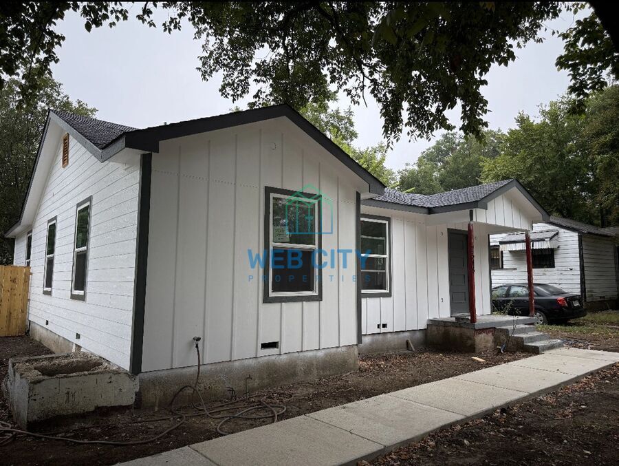 Building Photo - 2546 Kathleen Ave
